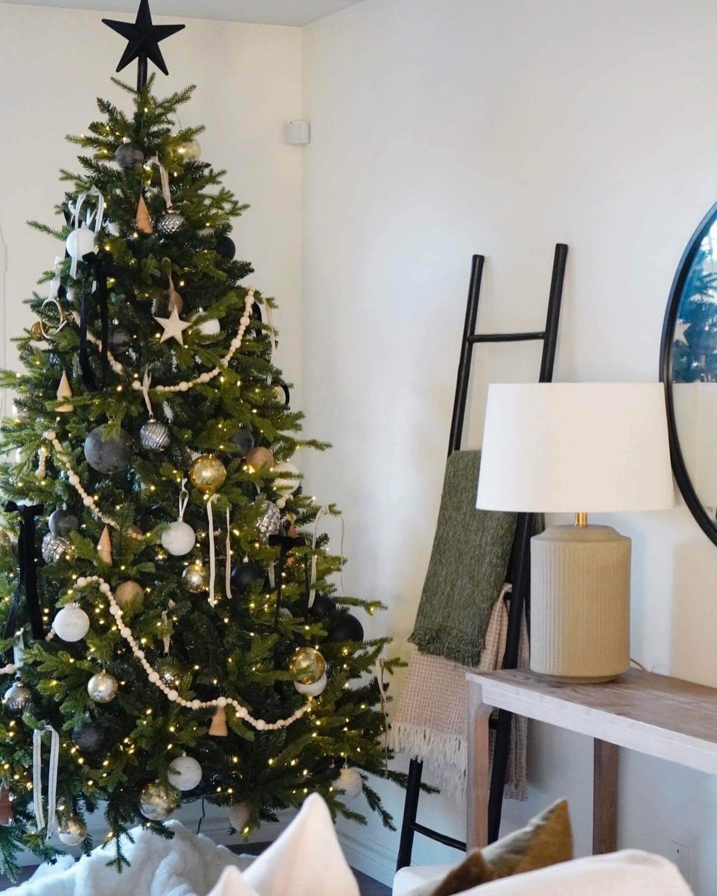 Árvore Rubi Dourado com 800 Luzes Quentes